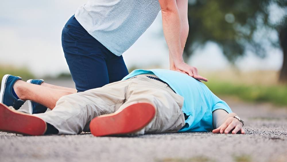 در هنگام وقوع سکته قلبی چه کنیم